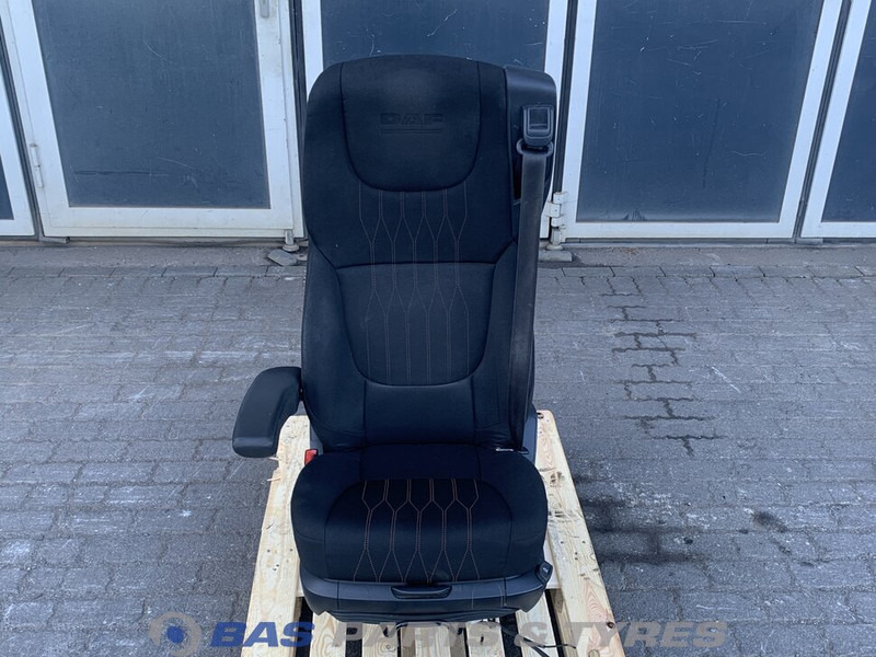 DAF CF Euro 6 - Sedaček pro Nákladní auto: obrázek 1 DAF CF Euro 6 - Sedaček pro Nákladní auto: obrázek 1