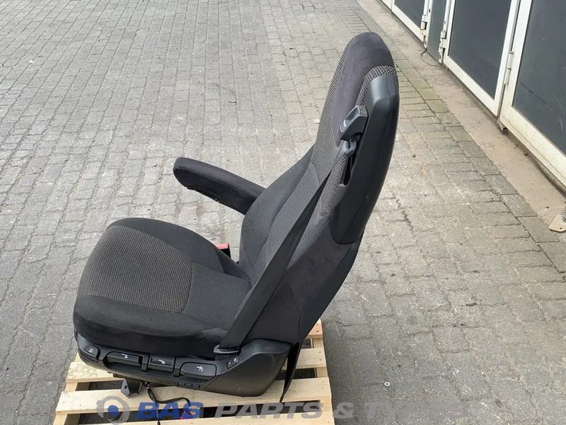 DAF CF Euro 6 - Sedaček pro Nákladní auto: obrázek 2 DAF CF Euro 6 - Sedaček pro Nákladní auto: obrázek 2