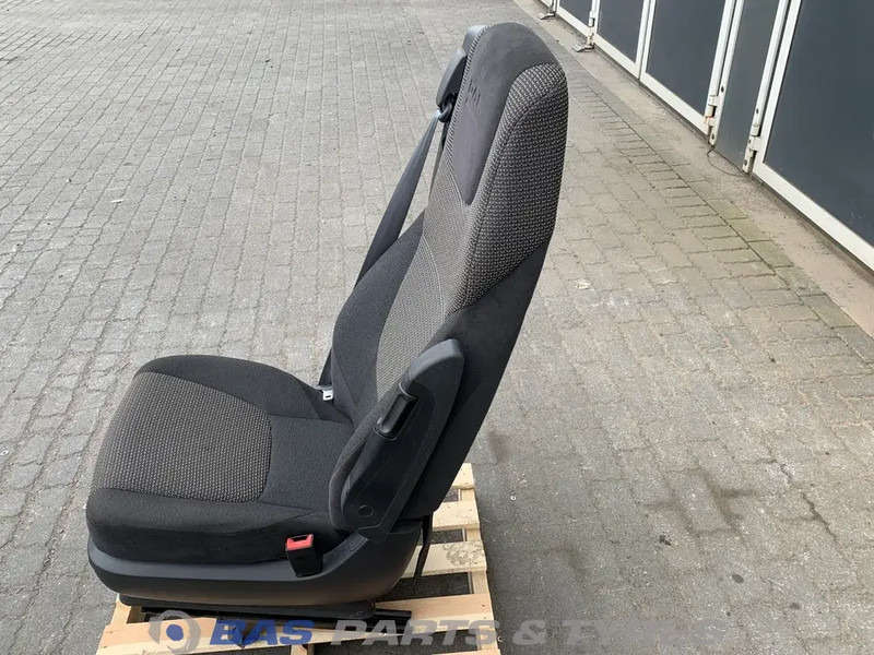DAF CF Euro 6 - Sedaček pro Nákladní auto: obrázek 2 DAF CF Euro 6 - Sedaček pro Nákladní auto: obrázek 2