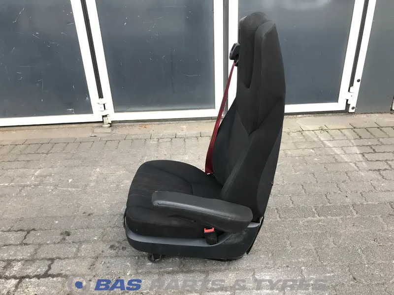 DAF CF Euro 6 - Sedaček pro Nákladní auto: obrázek 2 DAF CF Euro 6 - Sedaček pro Nákladní auto: obrázek 2