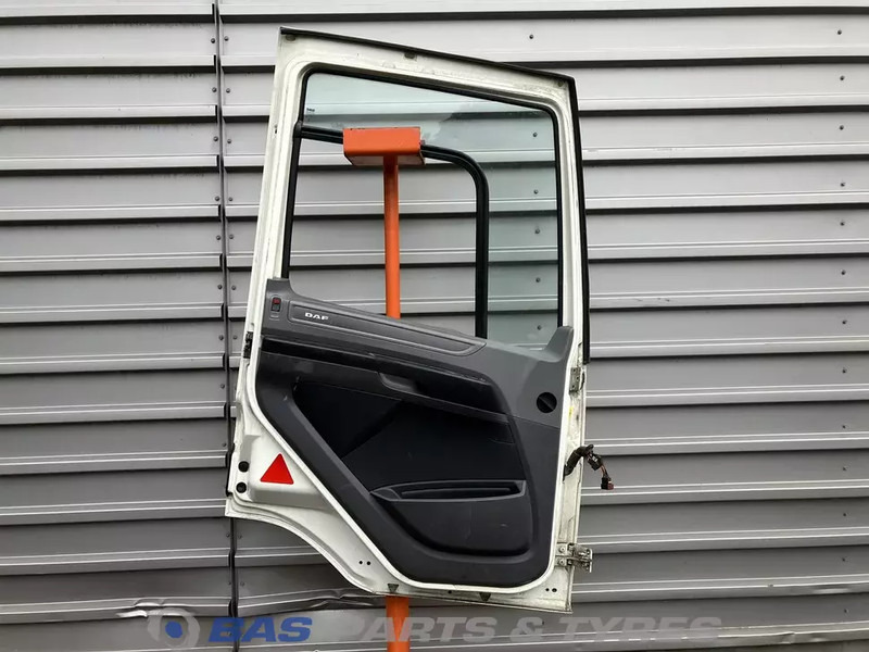 DAF CF Euro 6 - Dveře a díly pro Nákladní auto: obrázek 2 DAF CF Euro 6 - Dveře a díly pro Nákladní auto: obrázek 2