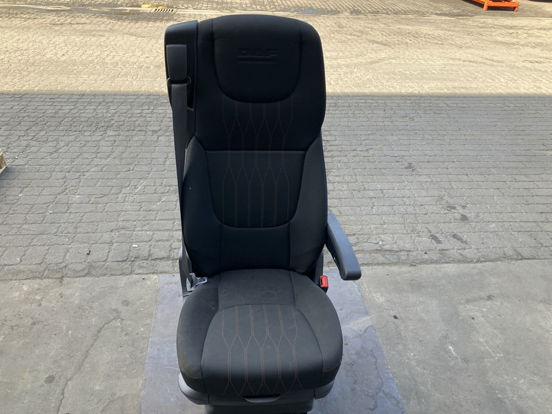 DAF XF106 - Sedaček pro Nákladní auto: obrázek 1 DAF XF106 - Sedaček pro Nákladní auto: obrázek 1