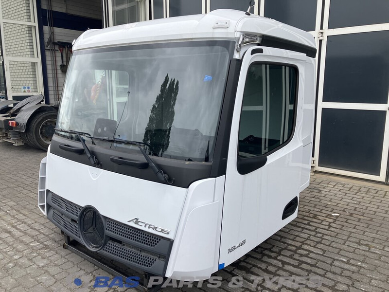 Mercedes-Benz Actros MP5 Mercedes ClassicSpace M-cab L1EH1 A 000 600 01 01 - Kabina a interiér pro Nákladní auto: obrázek 1 Mercedes-Benz Actros MP5 Mercedes ClassicSpace M-cab L1EH1 A 000 600 01 01 - Kabina a interiér pro Nákladní auto: obrázek 1