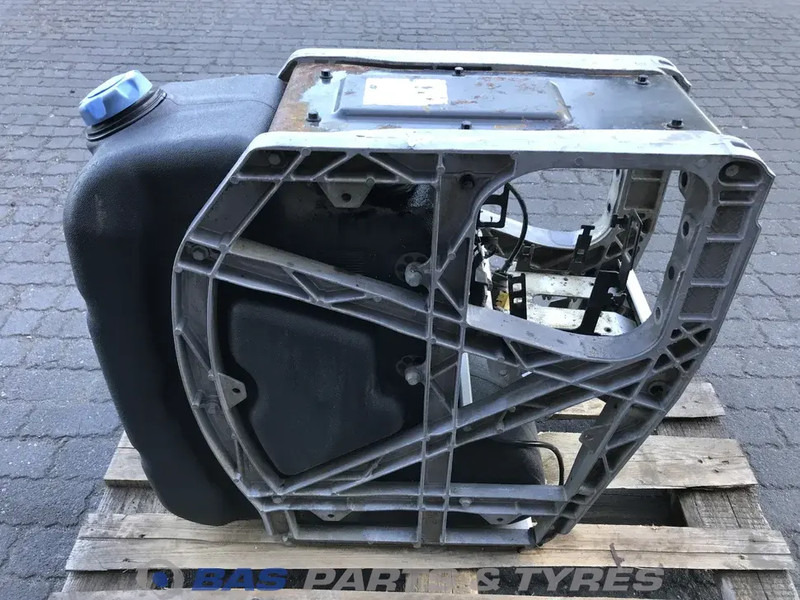 Volvo Volvo AdBlue tank 21219301 - Náhradní díly pro Nákladní auto: obrázek 2 Volvo Volvo AdBlue tank 21219301 - Náhradní díly pro Nákladní auto: obrázek 2