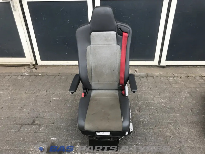 Renault C-Serie - Sedaček pro Nákladní auto: obrázek 1 Renault C-Serie - Sedaček pro Nákladní auto: obrázek 1