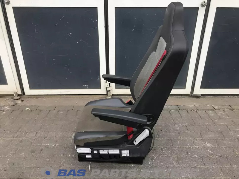 Renault C-Serie - Sedaček pro Nákladní auto: obrázek 2 Renault C-Serie - Sedaček pro Nákladní auto: obrázek 2
