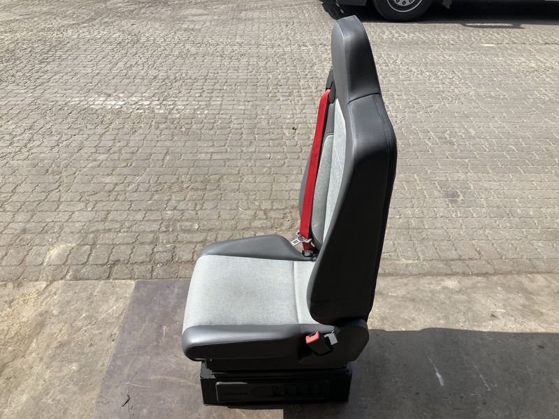 Renault T-Serie - Sedaček pro Nákladní auto: obrázek 2 Renault T-Serie - Sedaček pro Nákladní auto: obrázek 2