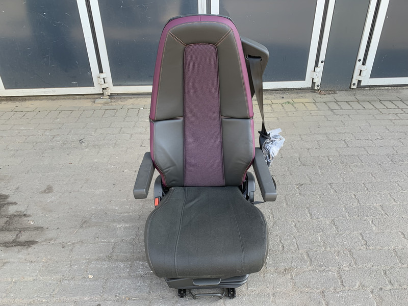 Volvo FM5 - Sedaček pro Nákladní auto: obrázek 1 Volvo FM5 - Sedaček pro Nákladní auto: obrázek 1