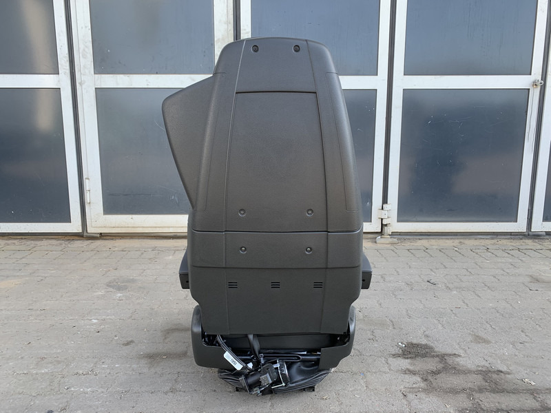 Volvo FM5 - Sedaček pro Nákladní auto: obrázek 3 Volvo FM5 - Sedaček pro Nákladní auto: obrázek 3