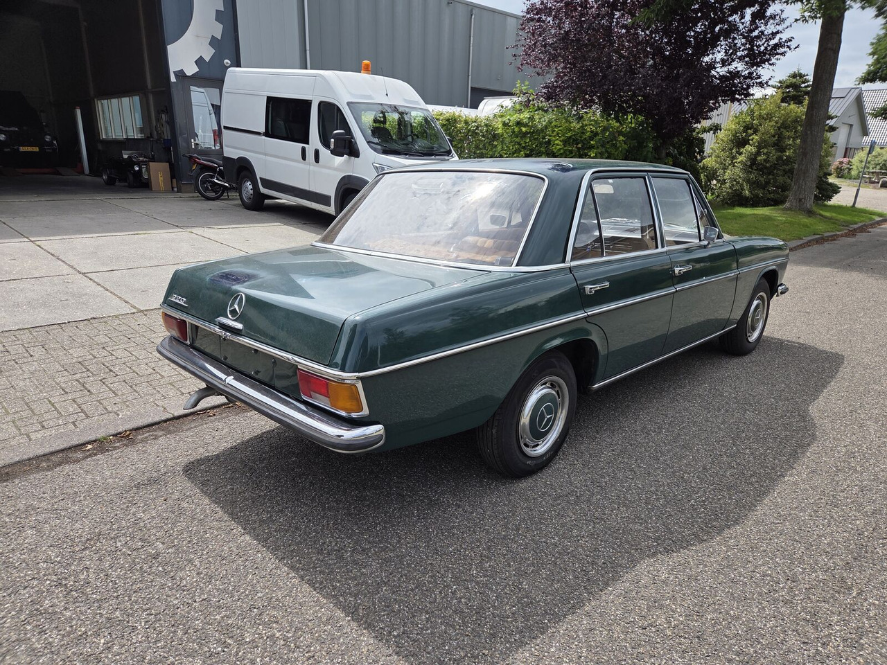 Mercedes-Benz 220 (W115) sedan - Sedan: obrázek 2 Mercedes-Benz 220 (W115) sedan - Sedan: obrázek 2