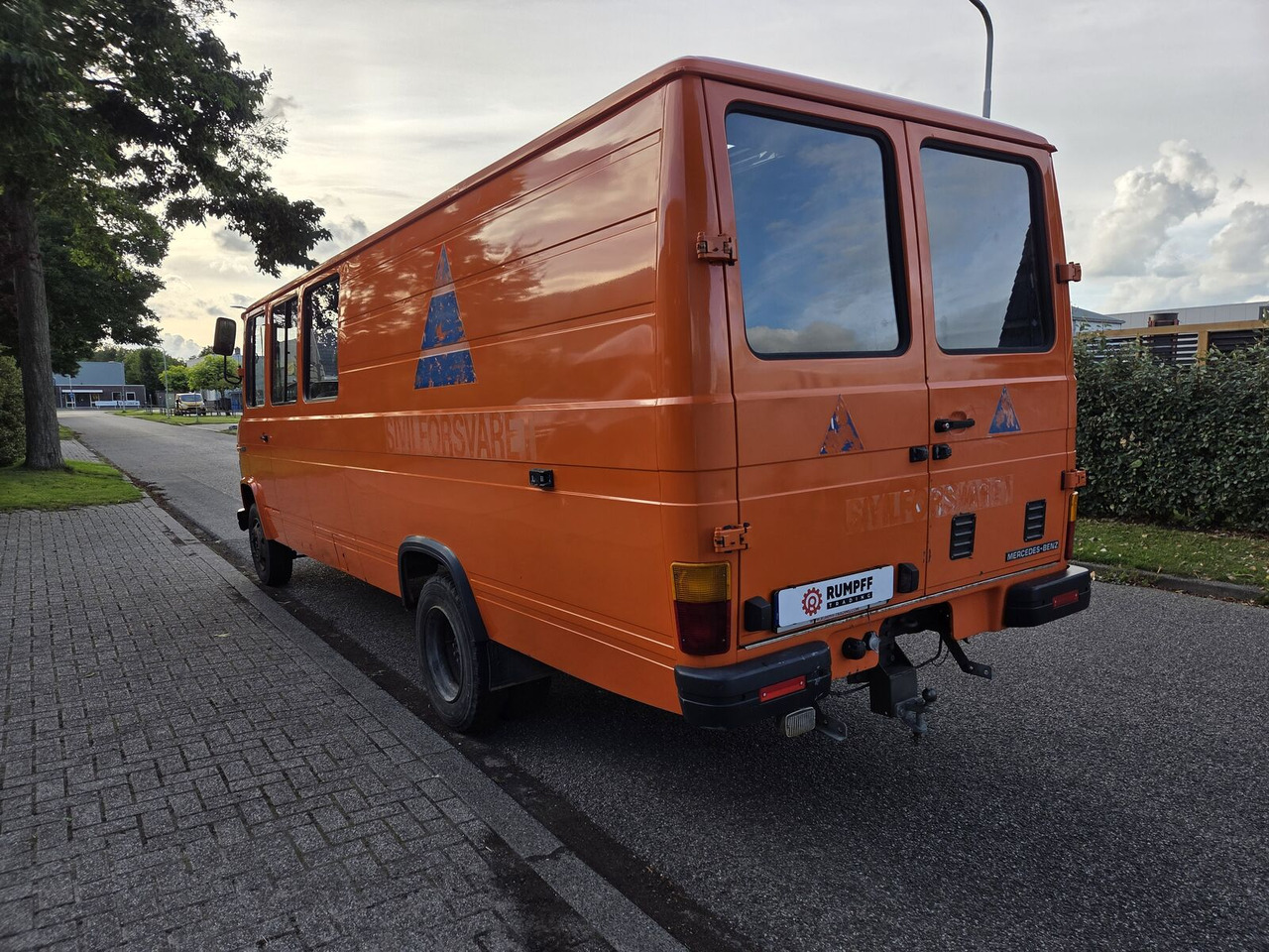 Mercedes-Benz L 608 D dubbel cabine (26700 km) goederen en personen bestelwagen - Mikrobus: obrázek 5 Mercedes-Benz L 608 D dubbel cabine (26700 km) goederen en personen bestelwagen - Mikrobus: obrázek 5