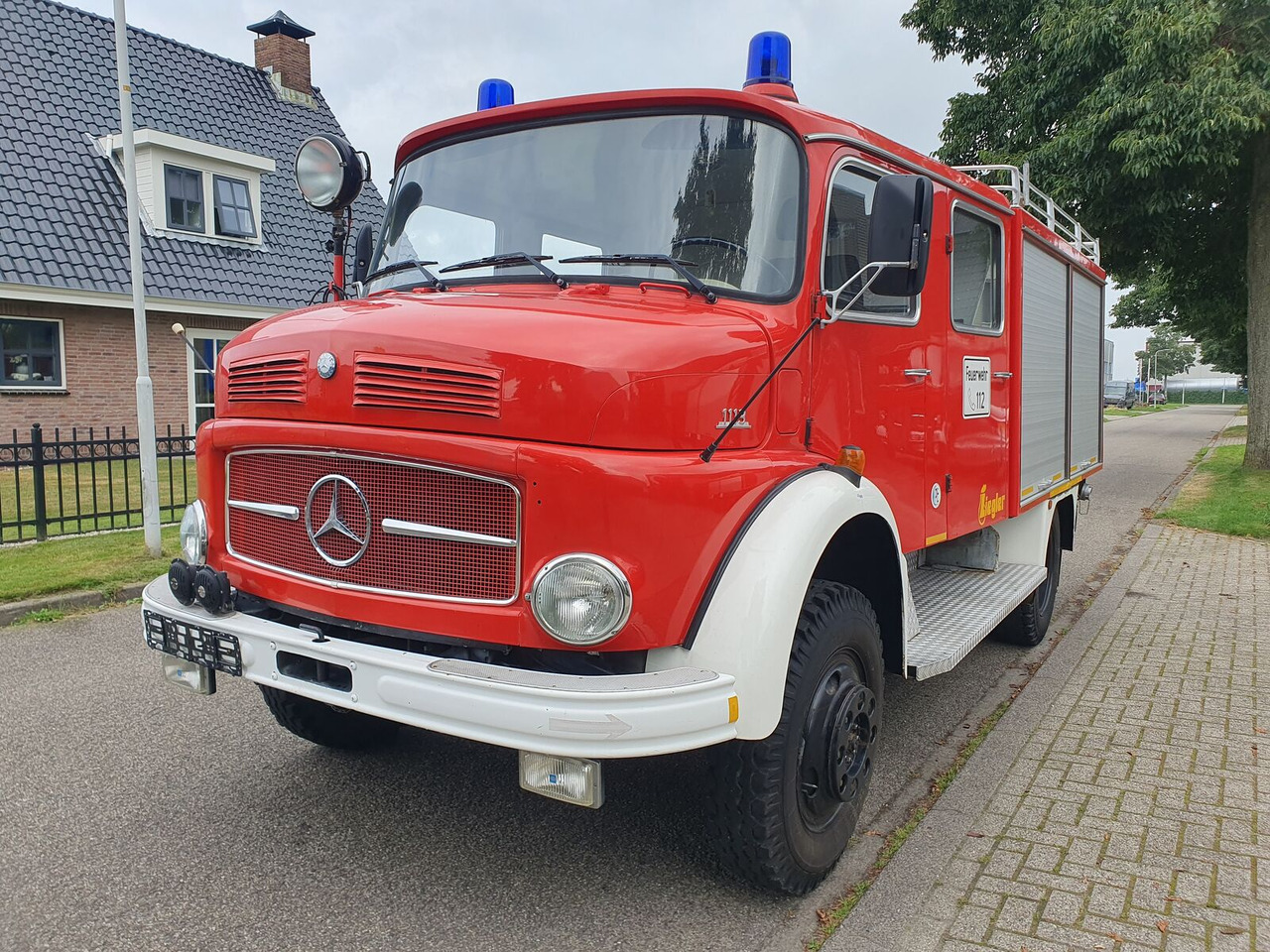 Mercedes-Benz Mercedes LAF 1113 B 4WD | 6-cilinder Turbo (Overland Camper) brandweerwagen - Hasičský vůz: obrázek 3 Mercedes-Benz Mercedes LAF 1113 B 4WD | 6-cilinder Turbo (Overland Camper) brandweerwagen - Hasičský vůz: obrázek 3