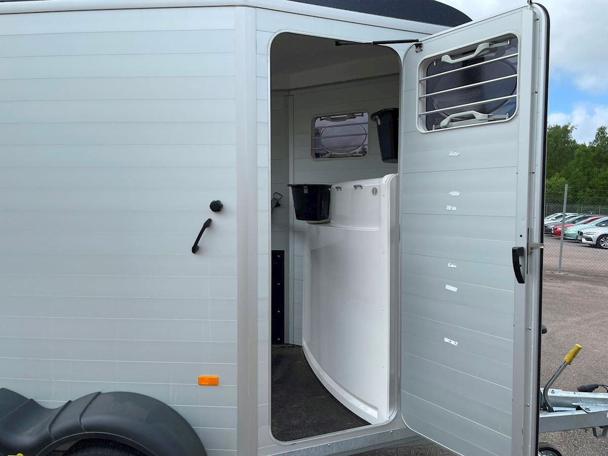 Humbaur Notos Alu - Přepravník na koně: obrázek 5 Humbaur Notos Alu - Přepravník na koně: obrázek 5