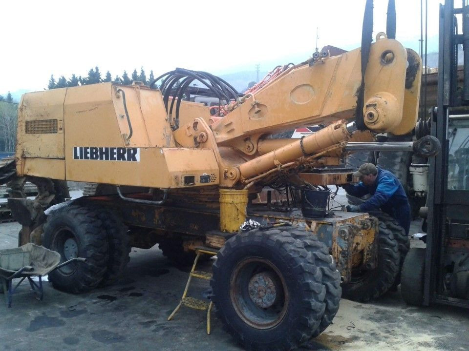 LIEBHERR A912 LI S/N: 358-481 (1991) - Kolesové rýpadlo: obrázek 1 LIEBHERR A912 LI S/N: 358-481 (1991) - Kolesové rýpadlo: obrázek 1
