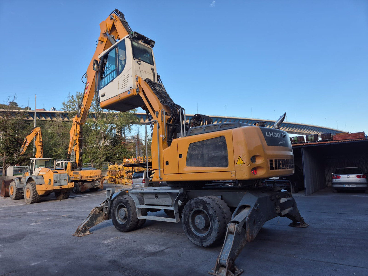 LIEBHERR LH30M - Překládkové rypadlo: obrázek 1 LIEBHERR LH30M - Překládkové rypadlo: obrázek 1