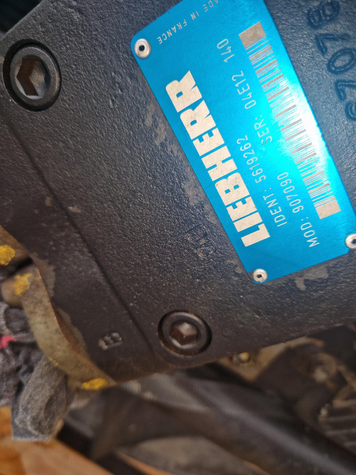 RADIADOR LIEBHERR R914B - Chladič pro Stavební technika: obrázek 2 RADIADOR LIEBHERR R914B - Chladič pro Stavební technika: obrázek 2