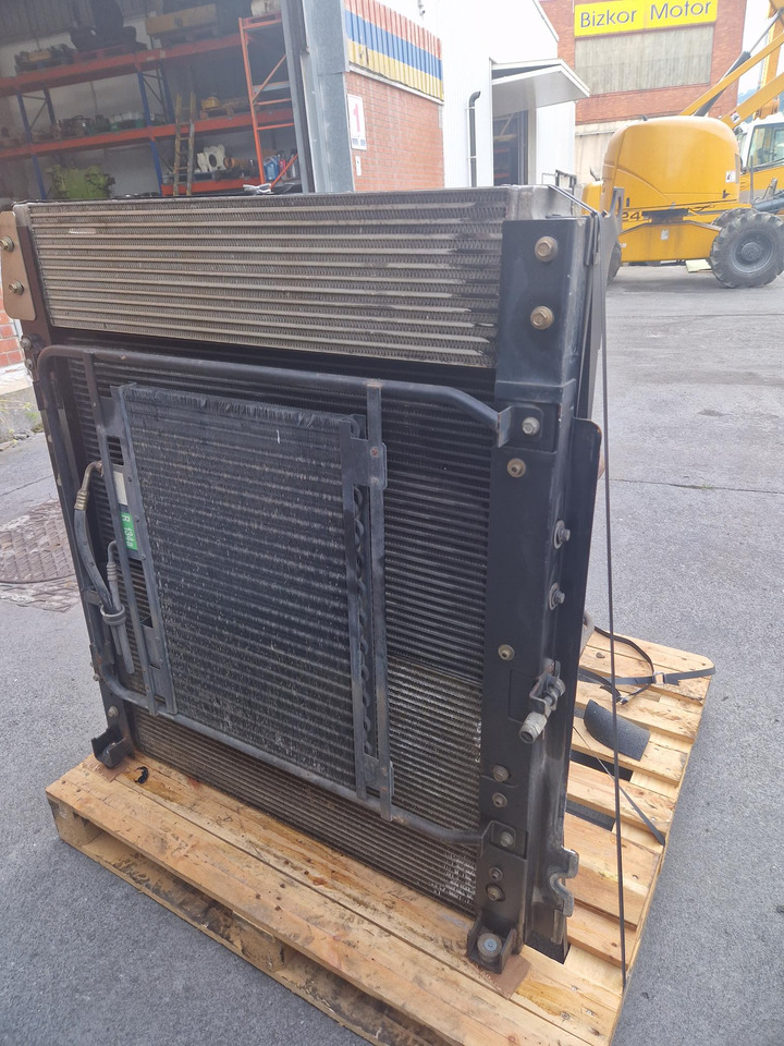 RADIADOR LIEBHERR R914B - Chladič pro Stavební technika: obrázek 4 RADIADOR LIEBHERR R914B - Chladič pro Stavební technika: obrázek 4