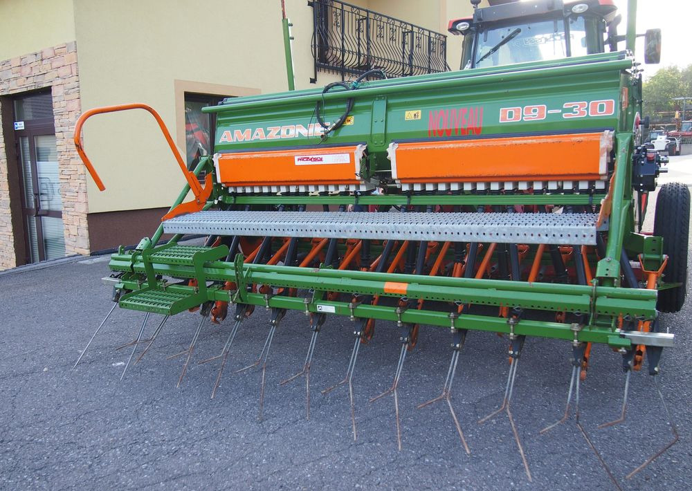Secí kombinace Agregat uprawowo-siewny Amazone HRB 301 I D9-30 2005 Agregat uprawowo siewny KUHN AMAZONE szerokość robocza 3m: obrázek 8