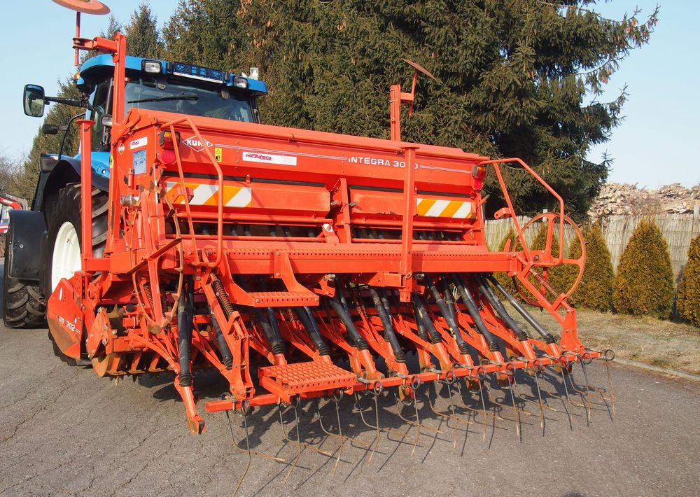 Agregat uprawowo-siewny Kuhn Kuhn HRB302D I INTEGRA 3000 2002 Brona wirowa + siewnik KUHN agregat uprawowo-siewny 3m - Secí kombinace: obrázek 2 Agregat uprawowo-siewny Kuhn Kuhn HRB302D I INTEGRA 3000 2002 Brona wirowa + siewnik KUHN agregat uprawowo-siewny 3m - Secí kombinace: obrázek 2
