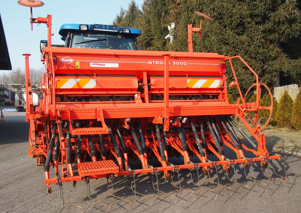 Agregat uprawowo-siewny Kuhn Kuhn HRB302D I INTEGRA 3000 2002 Brona wirowa + siewnik KUHN agregat uprawowo-siewny 3m - Secí kombinace: obrázek 5 Agregat uprawowo-siewny Kuhn Kuhn HRB302D I INTEGRA 3000 2002 Brona wirowa + siewnik KUHN agregat uprawowo-siewny 3m - Secí kombinace: obrázek 5