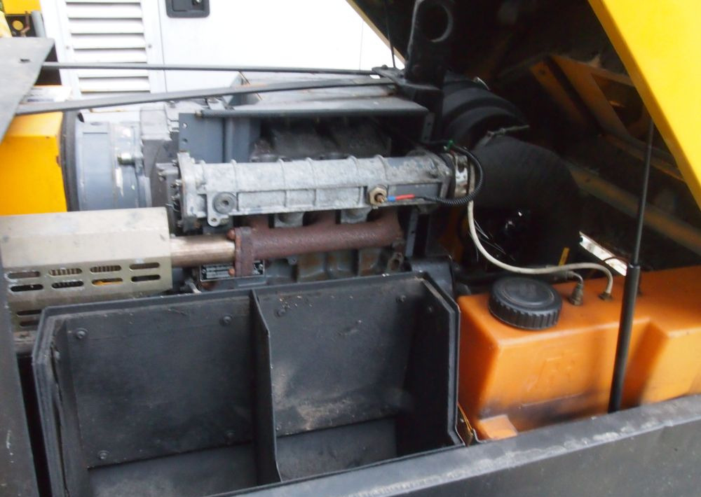 Kompresor Ingersoll Rand IR P130WD 2000 Kompresor Ingersoll Rand P130WD 30 kW - Mobilní kompresor: obrázek 4 Kompresor Ingersoll Rand IR P130WD 2000 Kompresor Ingersoll Rand P130WD 30 kW - Mobilní kompresor: obrázek 4