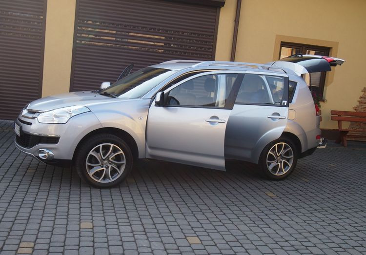 Samochód Citroen C-Crosser 2.2 HDI 2010 Samochód osobowy SUW 4x4 - Osobní auto: obrázek 2 Samochód Citroen C-Crosser 2.2 HDI 2010 Samochód osobowy SUW 4x4 - Osobní auto: obrázek 2