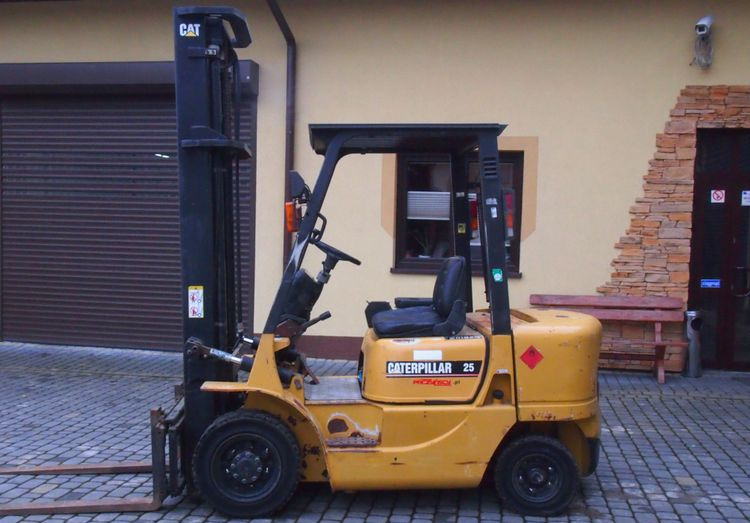 Wózek widłowy Catepillar DP25K 2002 DUPLEX - Dieselový vysokozdvižný vozík: obrázek 1 Wózek widłowy Catepillar DP25K 2002 DUPLEX - Dieselový vysokozdvižný vozík: obrázek 1