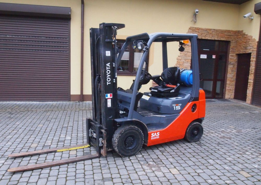 Wózek widłowy Toyota 8FGF15 2018 TRIPLEX system SAS (blokowanie tylnej osi) - Plynový vysokozdvižný vozík: obrázek 1 Wózek widłowy Toyota 8FGF15 2018 TRIPLEX system SAS (blokowanie tylnej osi) - Plynový vysokozdvižný vozík: obrázek 1