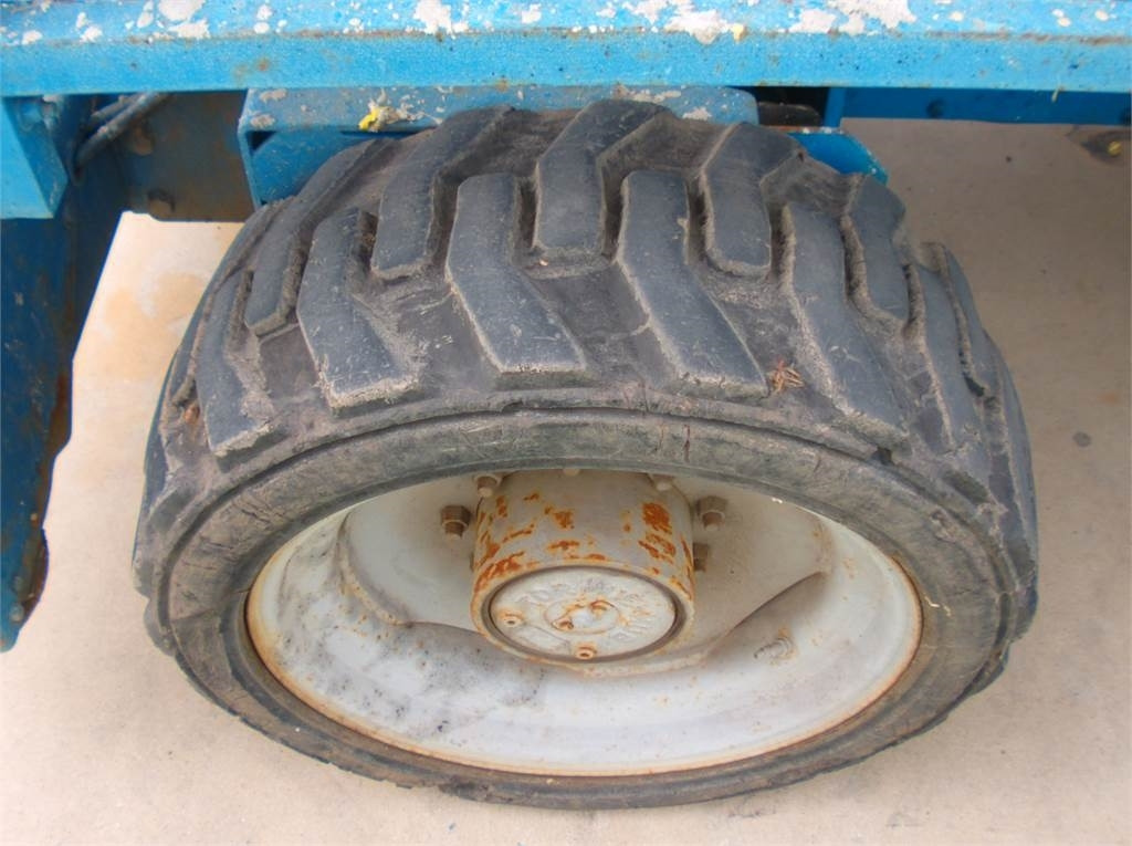 Nůžková plošina Genie GS4390RT: obrázek 12