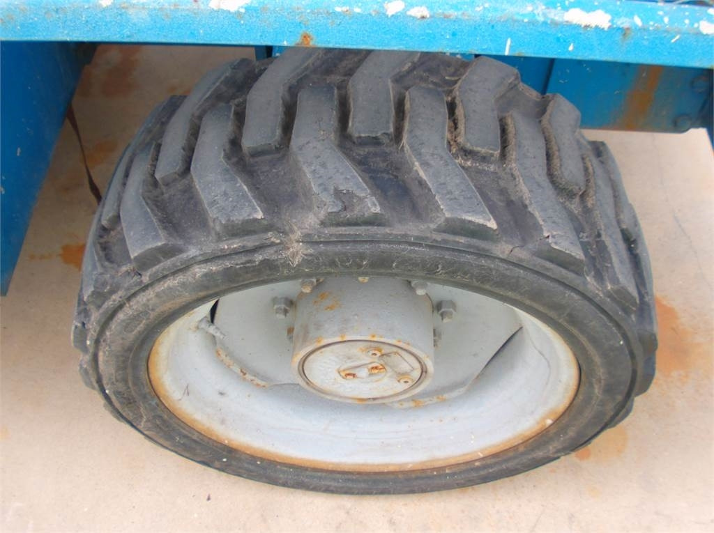 Nůžková plošina Genie GS4390RT: obrázek 13