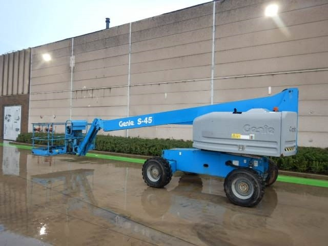 Genie S45 - Teleskopická plošina: obrázek 3 Genie S45 - Teleskopická plošina: obrázek 3