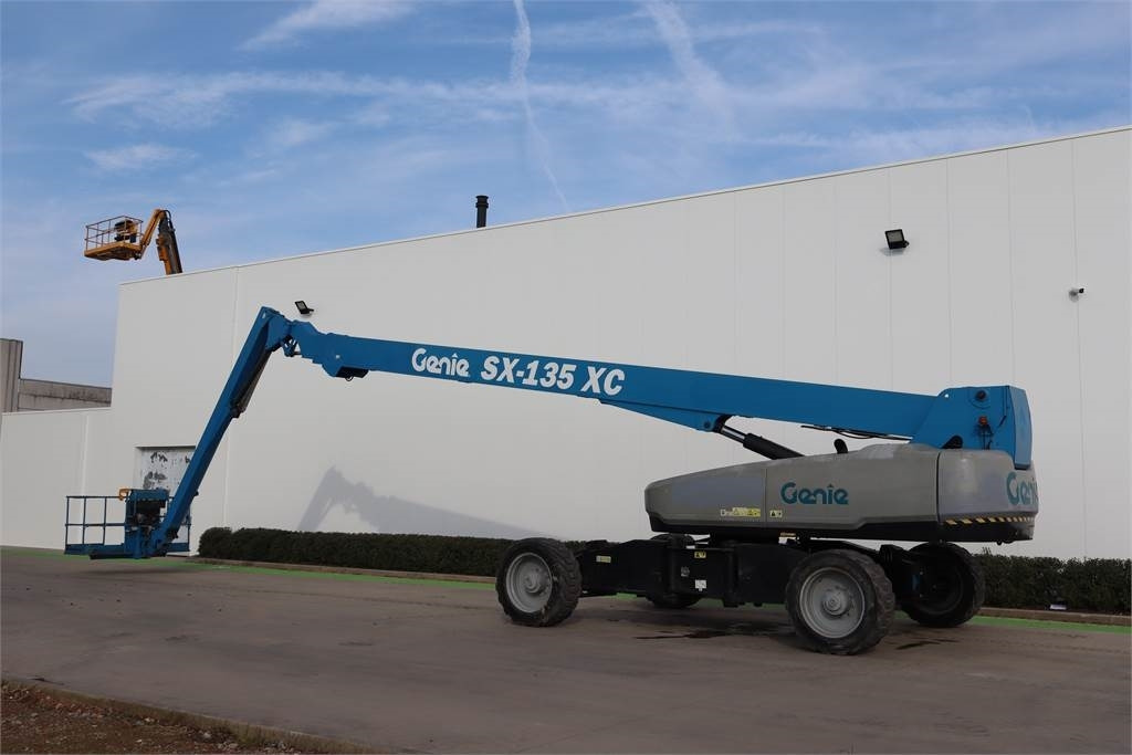 Genie SX135XC - Teleskopická plošina: obrázek 3 Genie SX135XC - Teleskopická plošina: obrázek 3