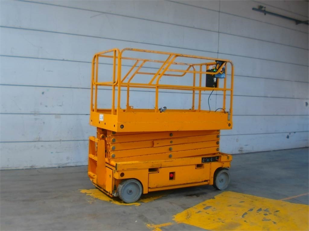 Haulotte Compact 12 - Nůžková plošina: obrázek 2 Haulotte Compact 12 - Nůžková plošina: obrázek 2