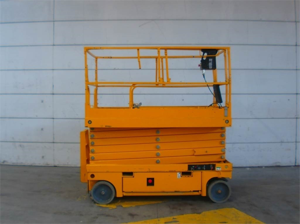 Haulotte Compact 14 - Nůžková plošina: obrázek 1 Haulotte Compact 14 - Nůžková plošina: obrázek 1