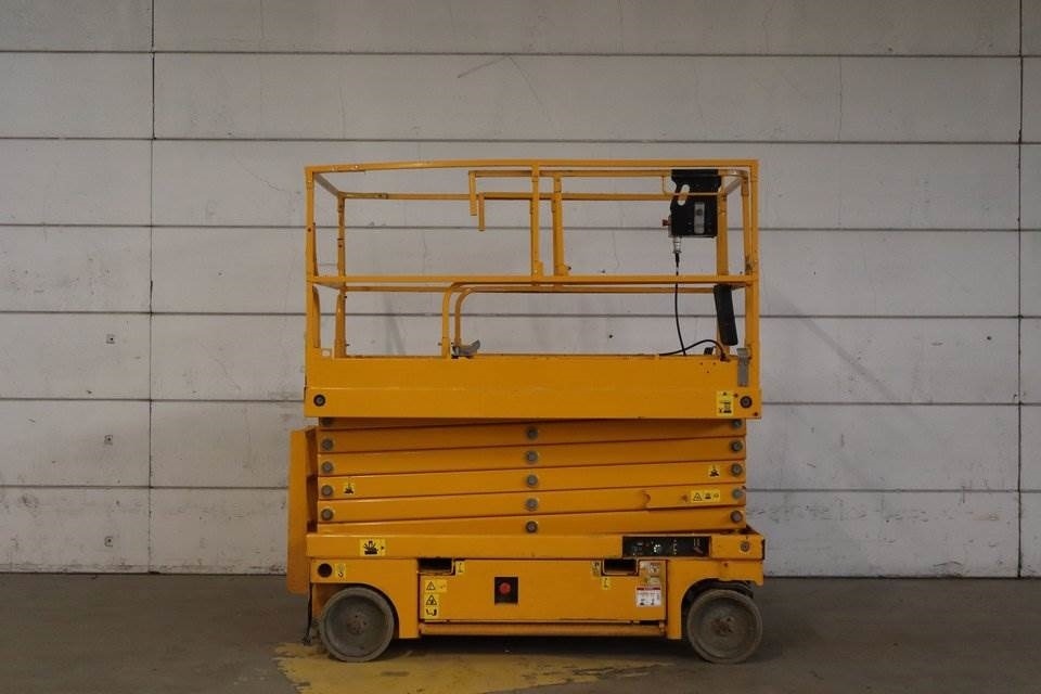 Haulotte Compact 14 - Nůžková plošina: obrázek 1 Haulotte Compact 14 - Nůžková plošina: obrázek 1