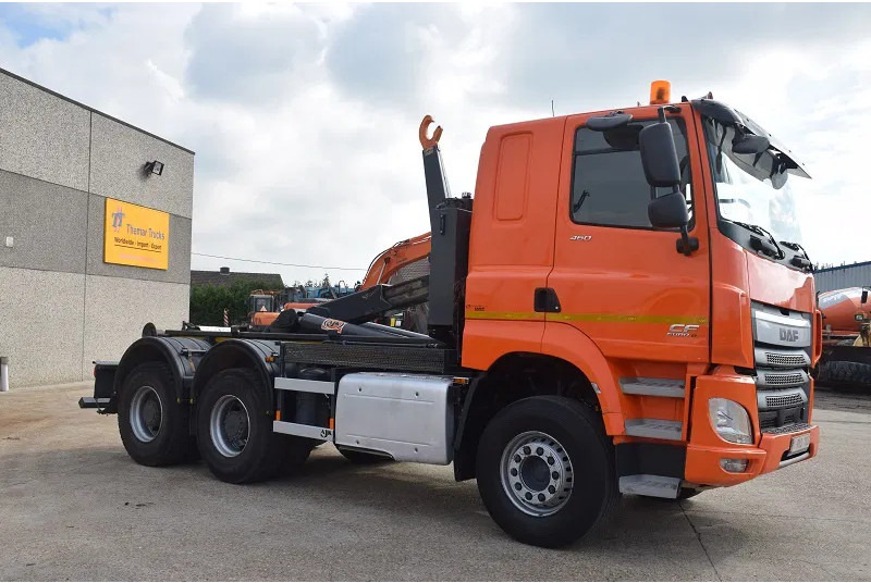 DAF CF 460 - Hákový nosič kontejnerů: obrázek 4 DAF CF 460 - Hákový nosič kontejnerů: obrázek 4
