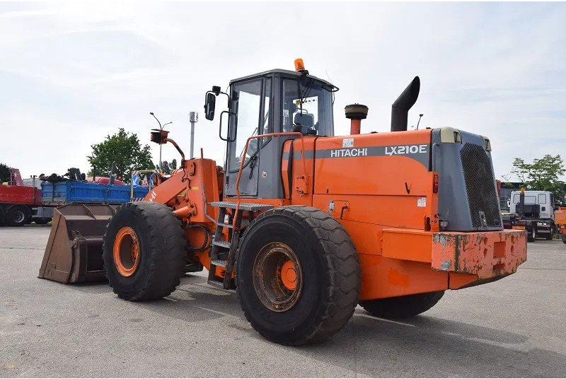 Hitachi LX 210E- stock id 59 - Kolový nakladač: obrázek 3 Hitachi LX 210E- stock id 59 - Kolový nakladač: obrázek 3