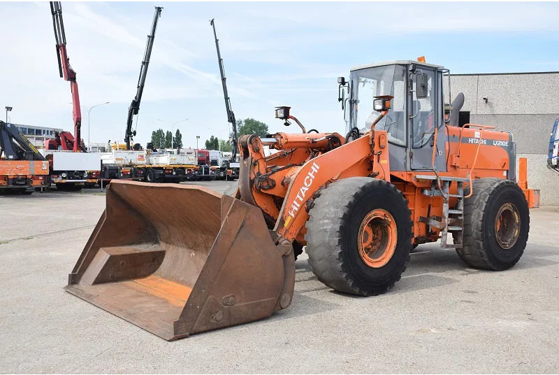 Hitachi LX 210E- stock id 59 - Kolový nakladač: obrázek 2 Hitachi LX 210E- stock id 59 - Kolový nakladač: obrázek 2