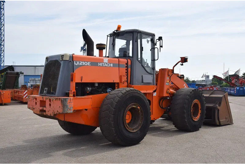 Hitachi LX 210E- stock id 59 - Kolový nakladač: obrázek 4 Hitachi LX 210E- stock id 59 - Kolový nakladač: obrázek 4