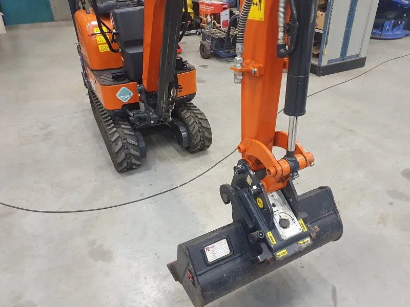 Hitachi ZX10U - 6 serie - 33 working hours - - Mini rýpadlo: obrázek 2 Hitachi ZX10U - 6 serie - 33 working hours - - Mini rýpadlo: obrázek 2
