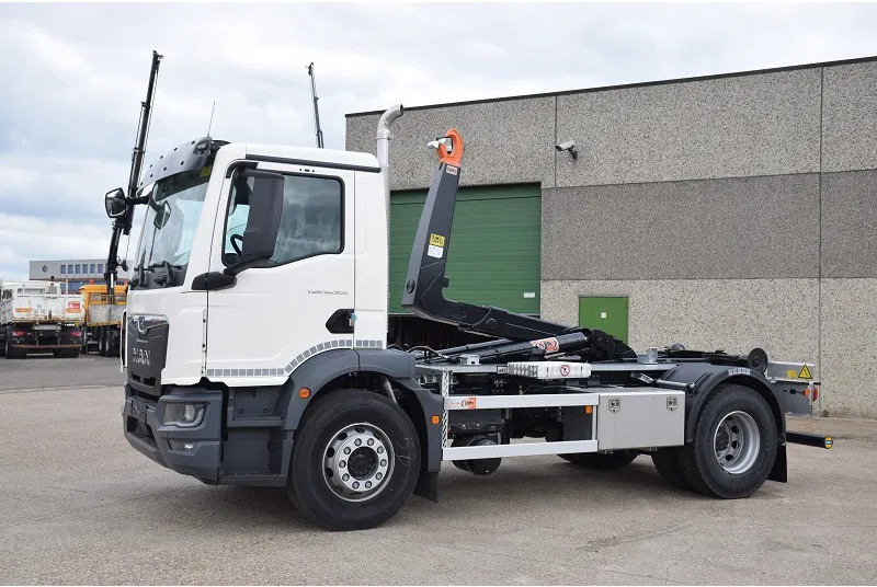 MAN TGM 18.320 - Hákový nosič kontejnerů: obrázek 3 MAN TGM 18.320 - Hákový nosič kontejnerů: obrázek 3