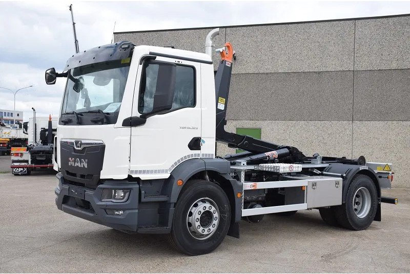 MAN TGM 18.320 - Hákový nosič kontejnerů: obrázek 2 MAN TGM 18.320 - Hákový nosič kontejnerů: obrázek 2