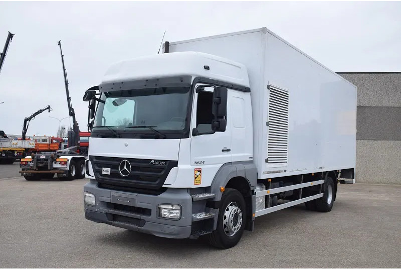 Mercedes-Benz Axor 1824 - Skříňový nákladní auto: obrázek 2 Mercedes-Benz Axor 1824 - Skříňový nákladní auto: obrázek 2