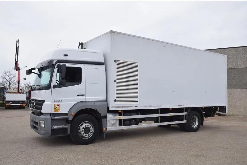 Mercedes-Benz Axor 1824 - Skříňový nákladní auto: obrázek 3 Mercedes-Benz Axor 1824 - Skříňový nákladní auto: obrázek 3