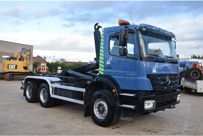 Mercedes-Benz Axor 2633 - Hákový nosič kontejnerů: obrázek 4 Mercedes-Benz Axor 2633 - Hákový nosič kontejnerů: obrázek 4