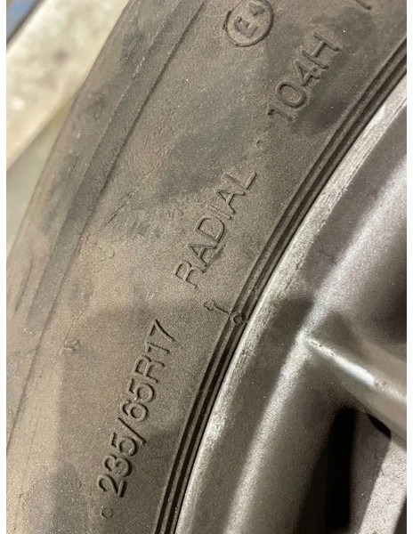 Continental Continental banden met velgen 235/65 R17 - Pneumatiky a ráfky pro Osobní auto: obrázek 4 Continental Continental banden met velgen 235/65 R17 - Pneumatiky a ráfky pro Osobní auto: obrázek 4