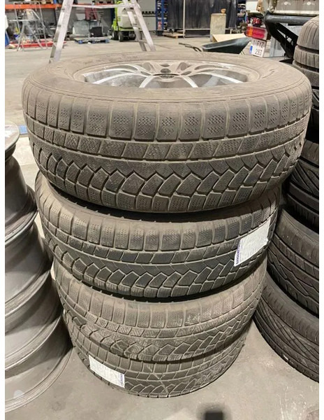 Continental Continental banden met velgen 235/65 R17 - Pneumatiky a ráfky pro Osobní auto: obrázek 1 Continental Continental banden met velgen 235/65 R17 - Pneumatiky a ráfky pro Osobní auto: obrázek 1