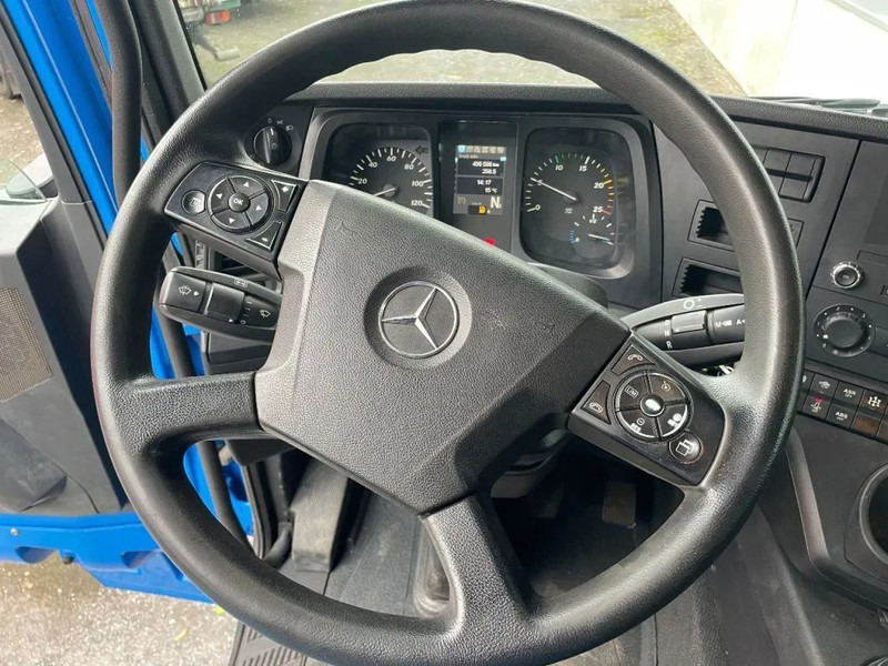 Mercedes-Benz Arocs 3342 *6x6*meegestuurd as*2zijdige kipper*Airco*Bluetooth - Sklápěč, Auto s hydraulickou rukou: obrázek 4 Mercedes-Benz Arocs 3342 *6x6*meegestuurd as*2zijdige kipper*Airco*Bluetooth - Sklápěč, Auto s hydraulickou rukou: obrázek 4