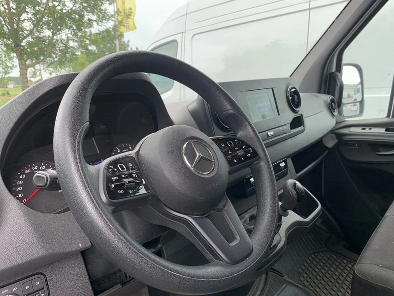 Mercedes-Benz Sprinter 317 CDI*L2H2*360°CAMERA*TEMPOMAT*NAVIGATIE*STOELVERWARMING* - Furgon: obrázek 4 Mercedes-Benz Sprinter 317 CDI*L2H2*360°CAMERA*TEMPOMAT*NAVIGATIE*STOELVERWARMING* - Furgon: obrázek 4