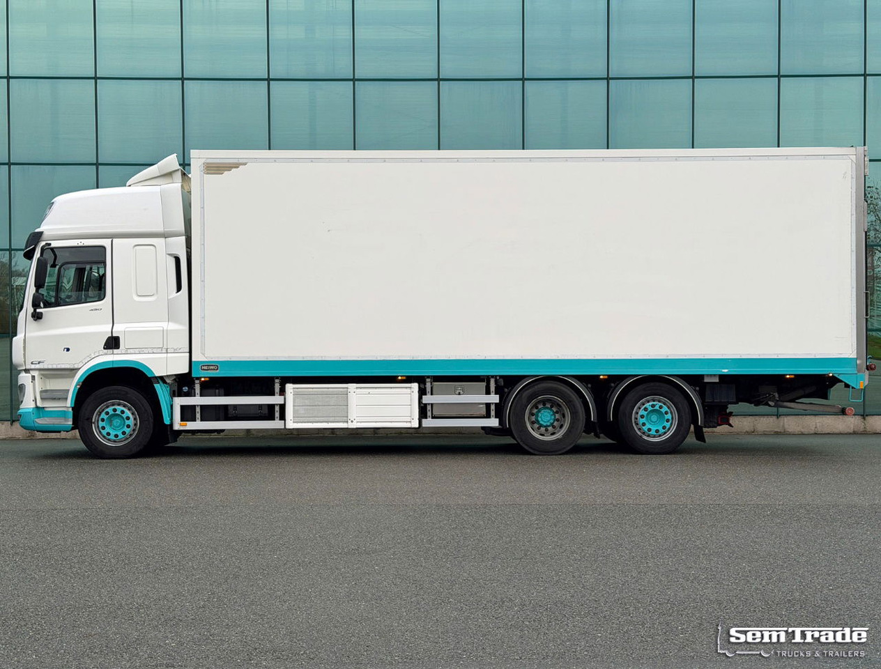 DAF CF 450 SC Heiwo Isolated BOX 875 x 250 x 275 INS. Carrier Cooling 340.000 KM Tail Lift Super Condition NEW APK - TUV - Chladírenský nákladní automobil: obrázek 2 DAF CF 450 SC Heiwo Isolated BOX 875 x 250 x 275 INS. Carrier Cooling 340.000 KM Tail Lift Super Condition NEW APK - TUV - Chladírenský nákladní automobil: obrázek 2